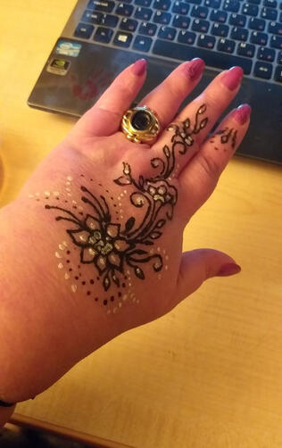 Временна татуировка на ръка с къна | Eliz Tattoo Studio