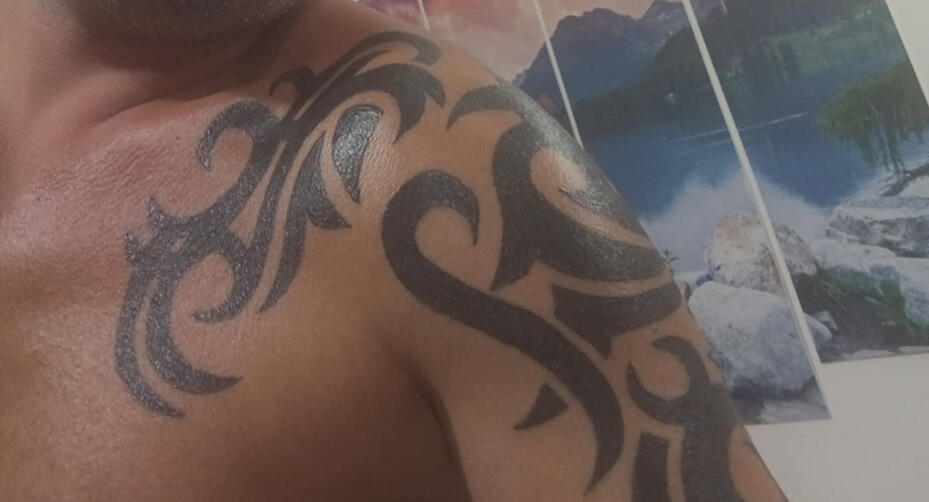 Татуировка Трибал рамо и гърди | Eliz Tattoo Studio