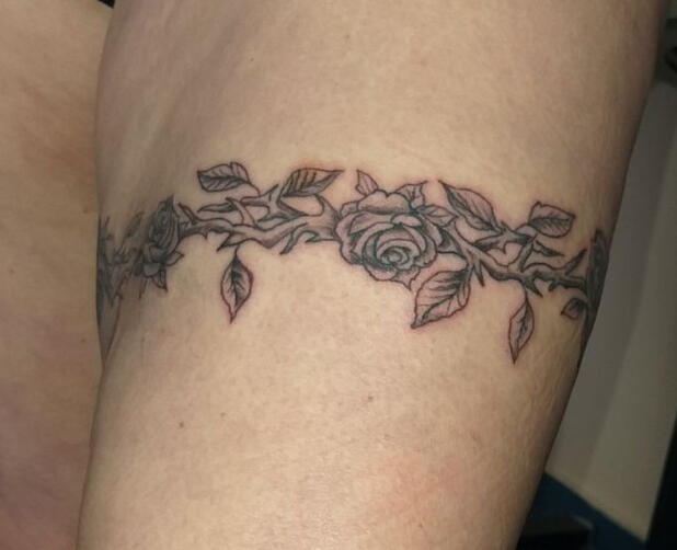 Татуировка цветен жартиер | Eliz Tattoo Studio