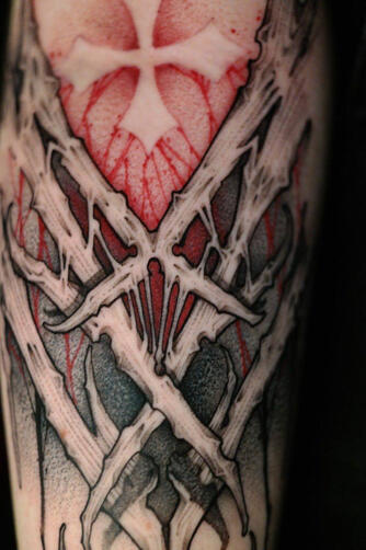 Реалистична татуировка с кръст | Eliz Tattoo Studio