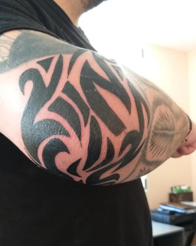 Татуировка Трибал на лакът | Eliz Tattoo Studio