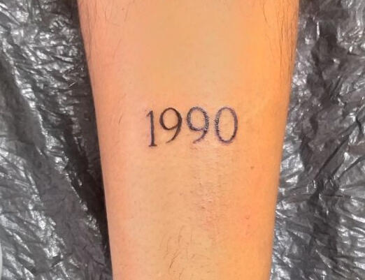татуировка надпис 1990 | Eliz Tattoo Studio